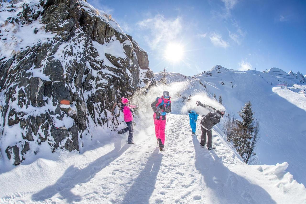 Lodge Schoenfeld Schlitters Luaran gambar