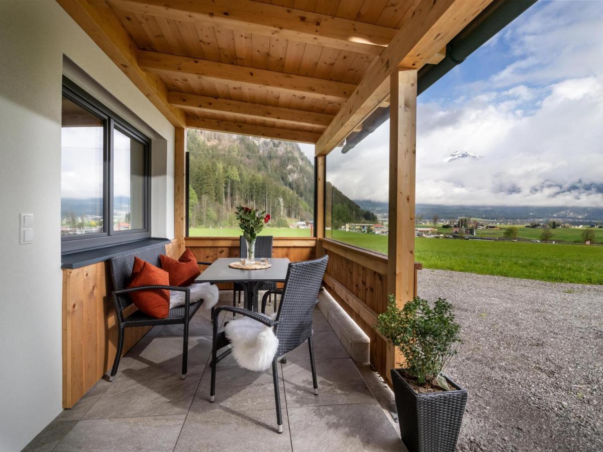 Lodge Schoenfeld Schlitters Luaran gambar